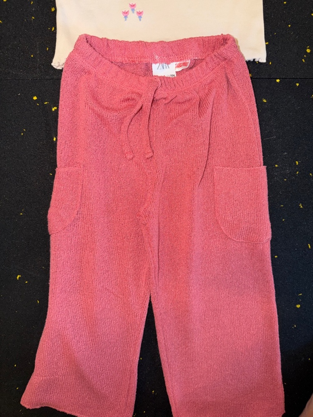 Zara Cream Top with Pink Flowers & Salmon Pink Flowy Pants - Picture 3 of 5